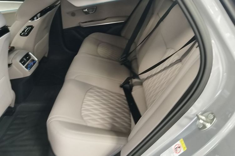 BYD Han 2025 car image #17