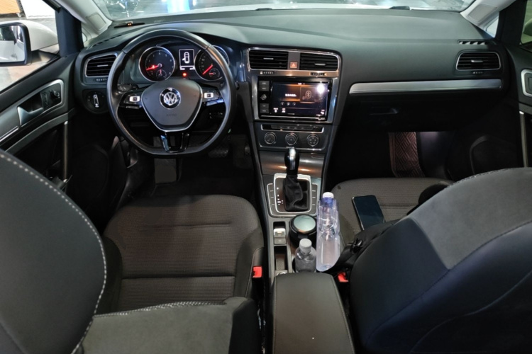 Volkswagen Golf 2019 car image #10