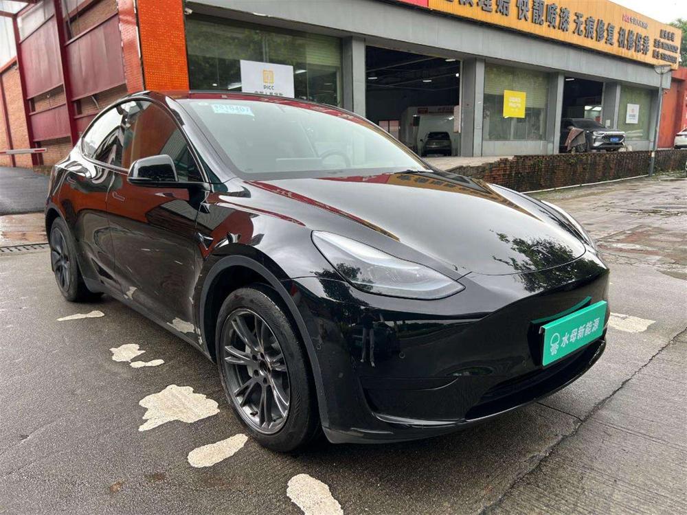 Tesla Model Y 2023 car image #3
