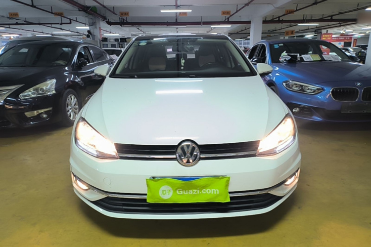 Volkswagen Golf 2018 car image #3