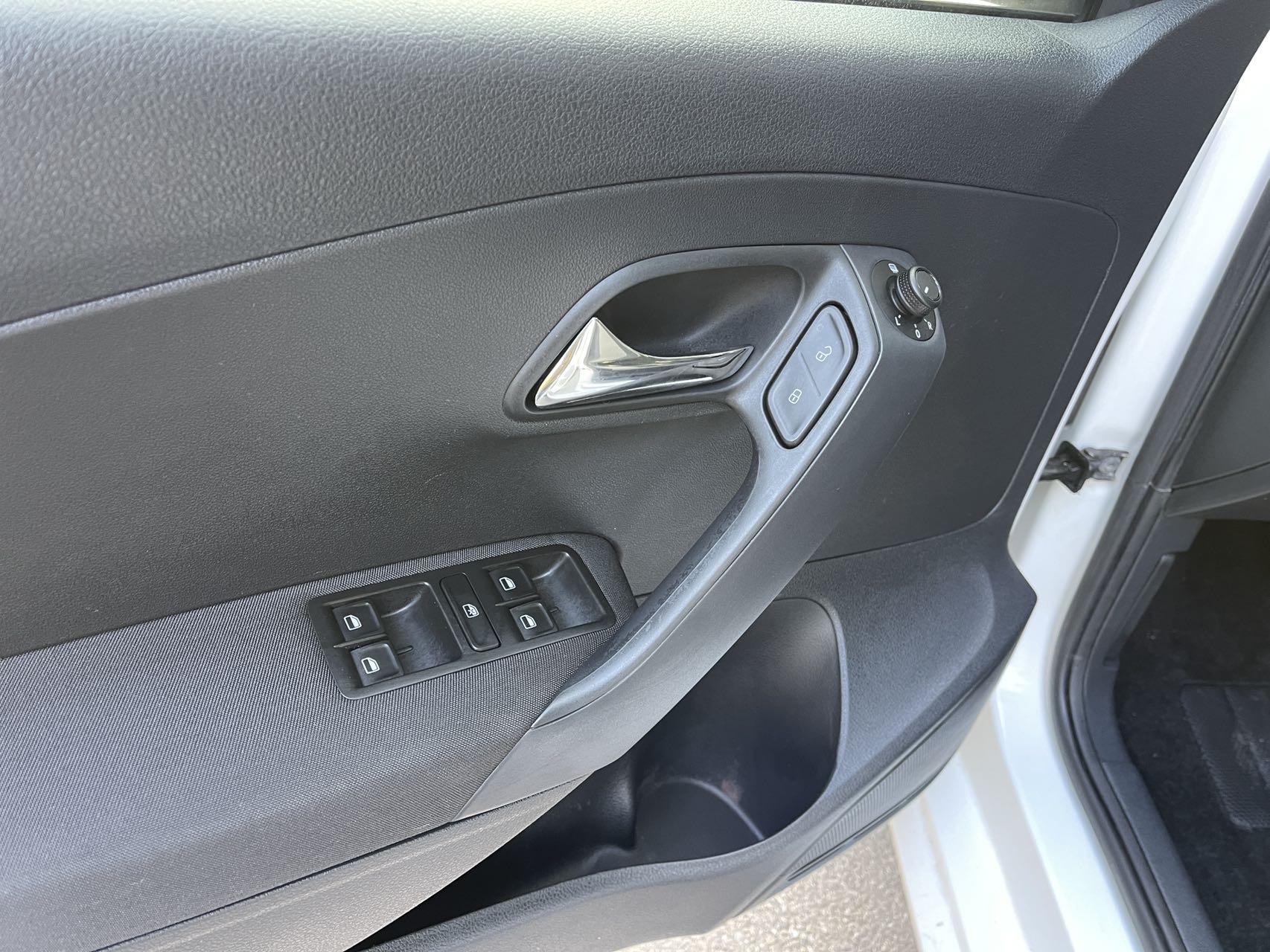 Volkswagen Polo 2016 car image #6