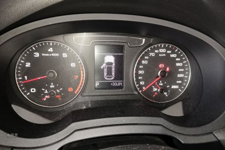 Audi Q3 2017 car image #13