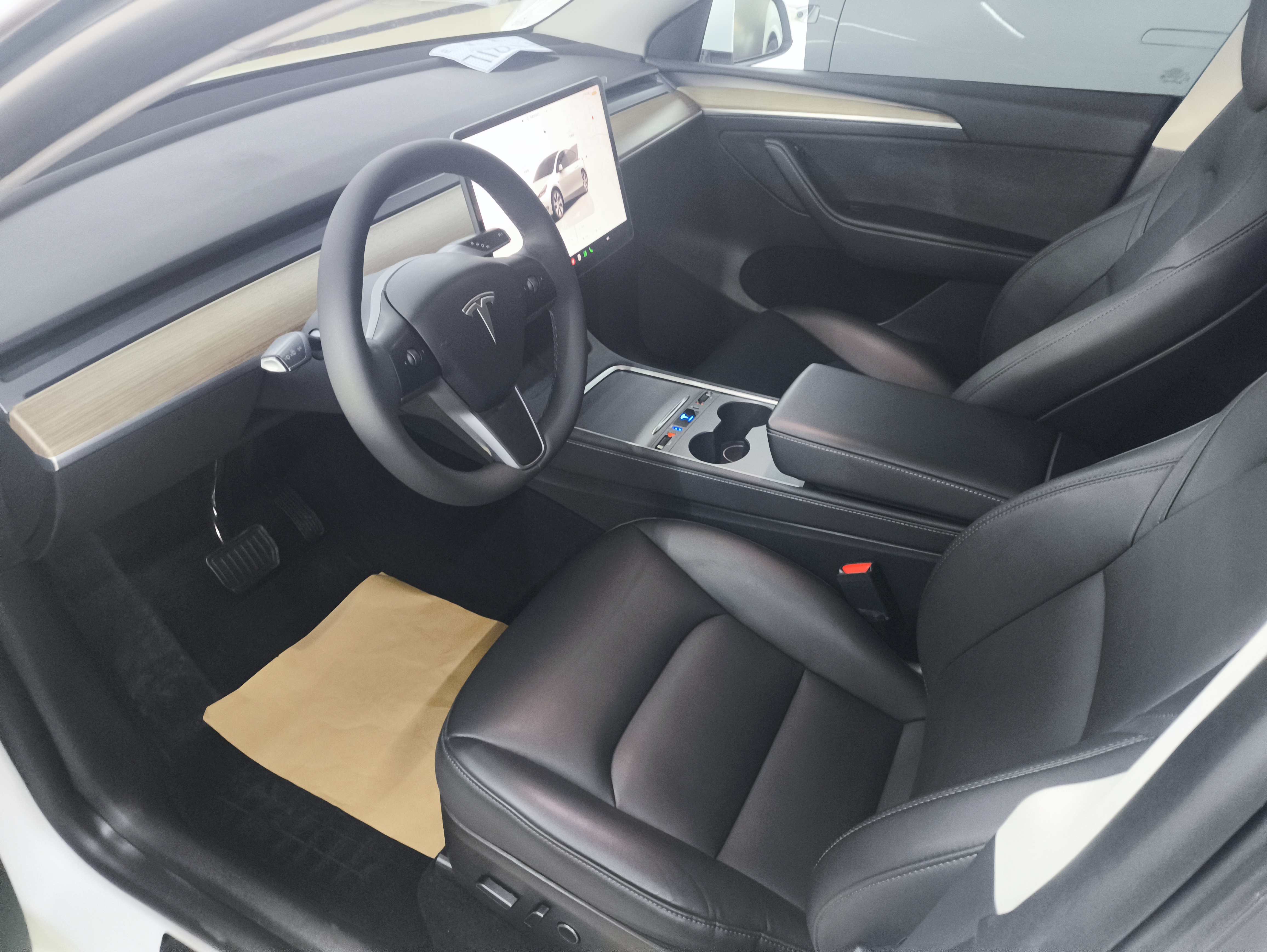 Tesla Model Y 2023 #5 Tesla Model Y 2023 car image #5