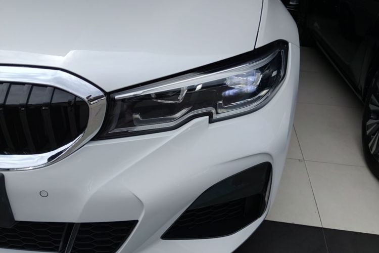 BMW 3 Series 2022 car image #23
