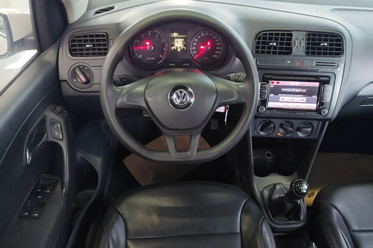 Volkswagen Polo 2015 #11 Volkswagen Polo 2015 car image #11
