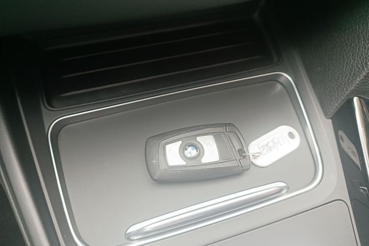 BMW 3 Series 2017 #9 BMW 3 Series 2017 car image #9