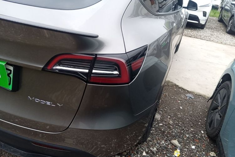 Tesla Model Y 2022 car image #8