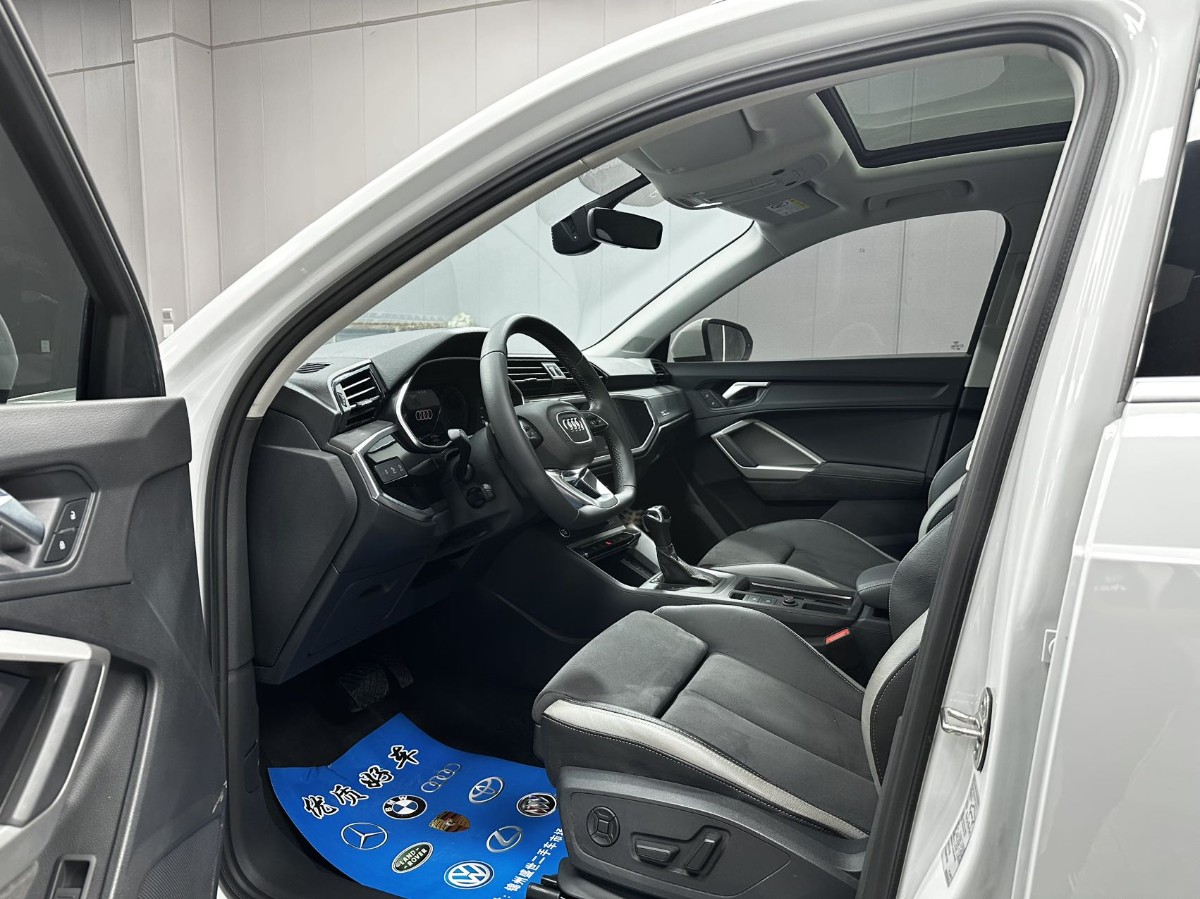 Audi Q3 2022 car image #4
