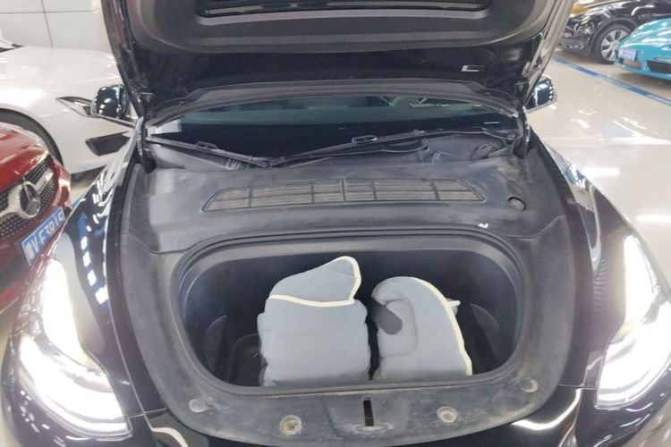 Tesla Model Y 2022 car image #22