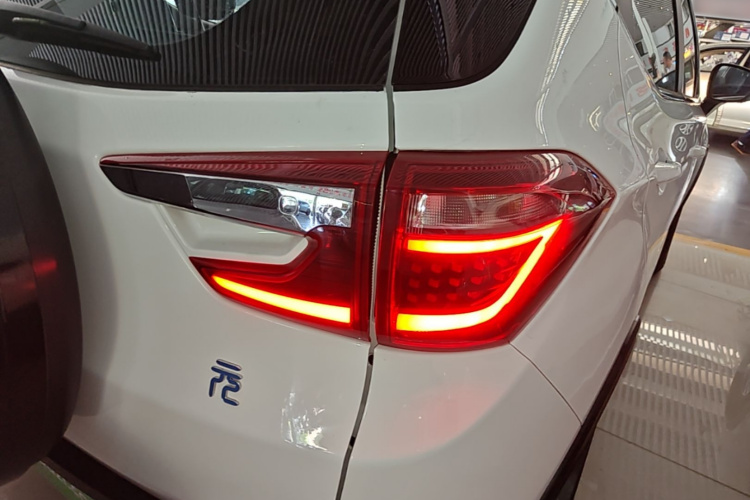BYD Yuan New Energy 2019 car image #8