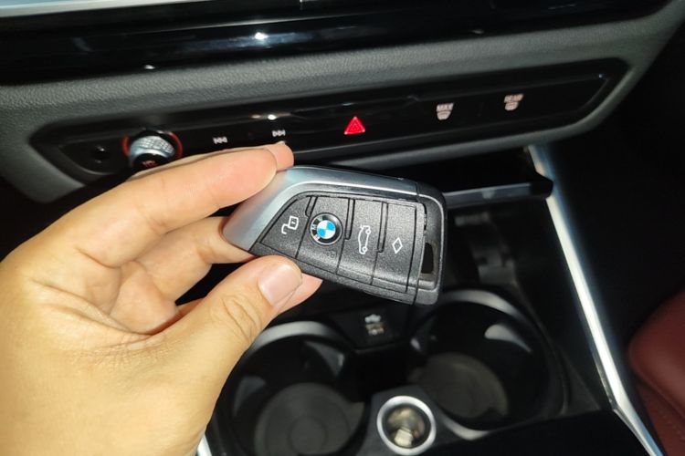 BMW 3 Series 2024 #9 BMW 3 Series 2024 car image #9