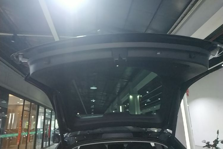 Tesla Model Y 2024 immagine di auto #19
