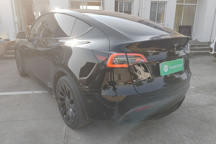 Tesla Model Y 2022 #5 Tesla Model Y 2022 car image #5
