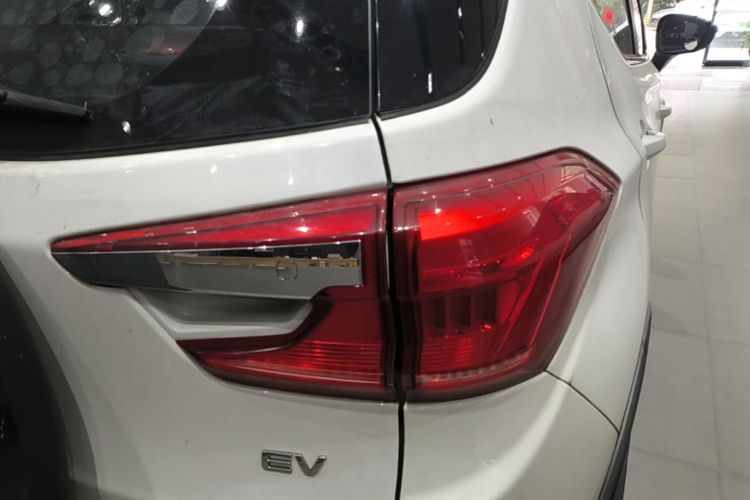 BYD Yuan New Energy 2019 car image #8