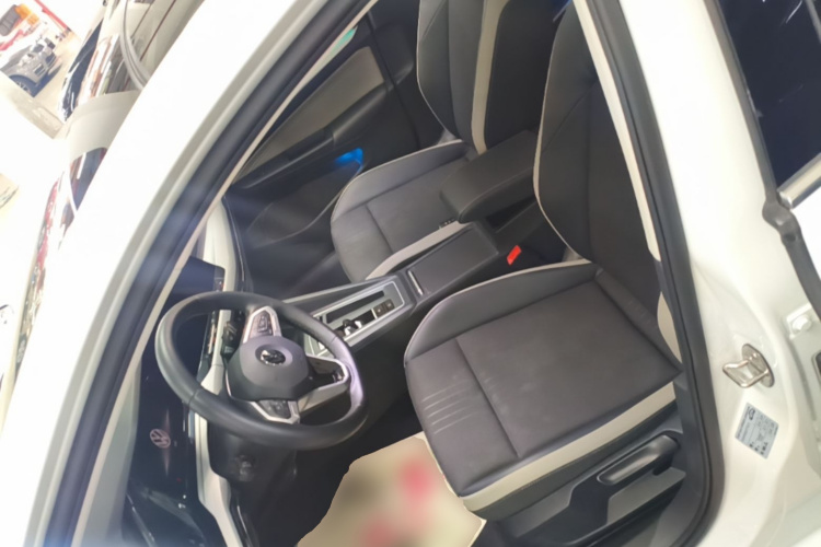 Volkswagen Golf 2022 car image #19
