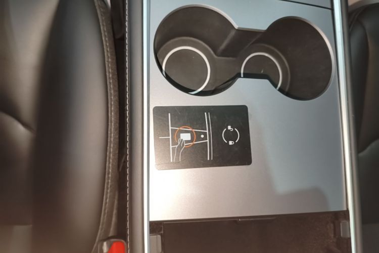 Tesla Model Y 2024 #14 Tesla Model Y 2024 car image #14