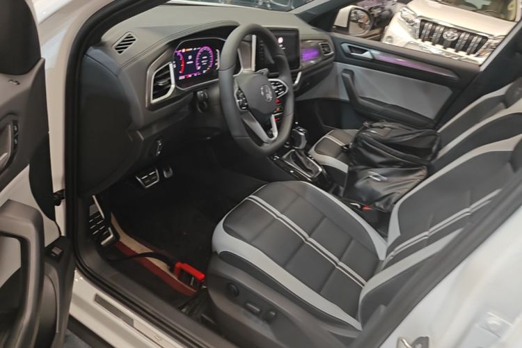 Volkswagen T-Roc 2025 car image #28