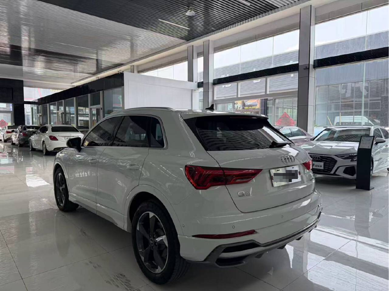 Audi Q3 2022 car image #7