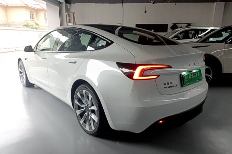 Tesla Model 3 2026 car image #5