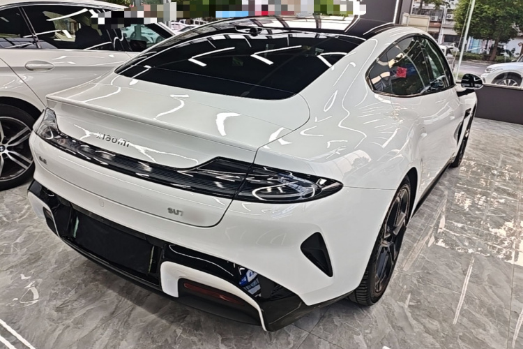 MI SU7 2025 immagine di auto #7