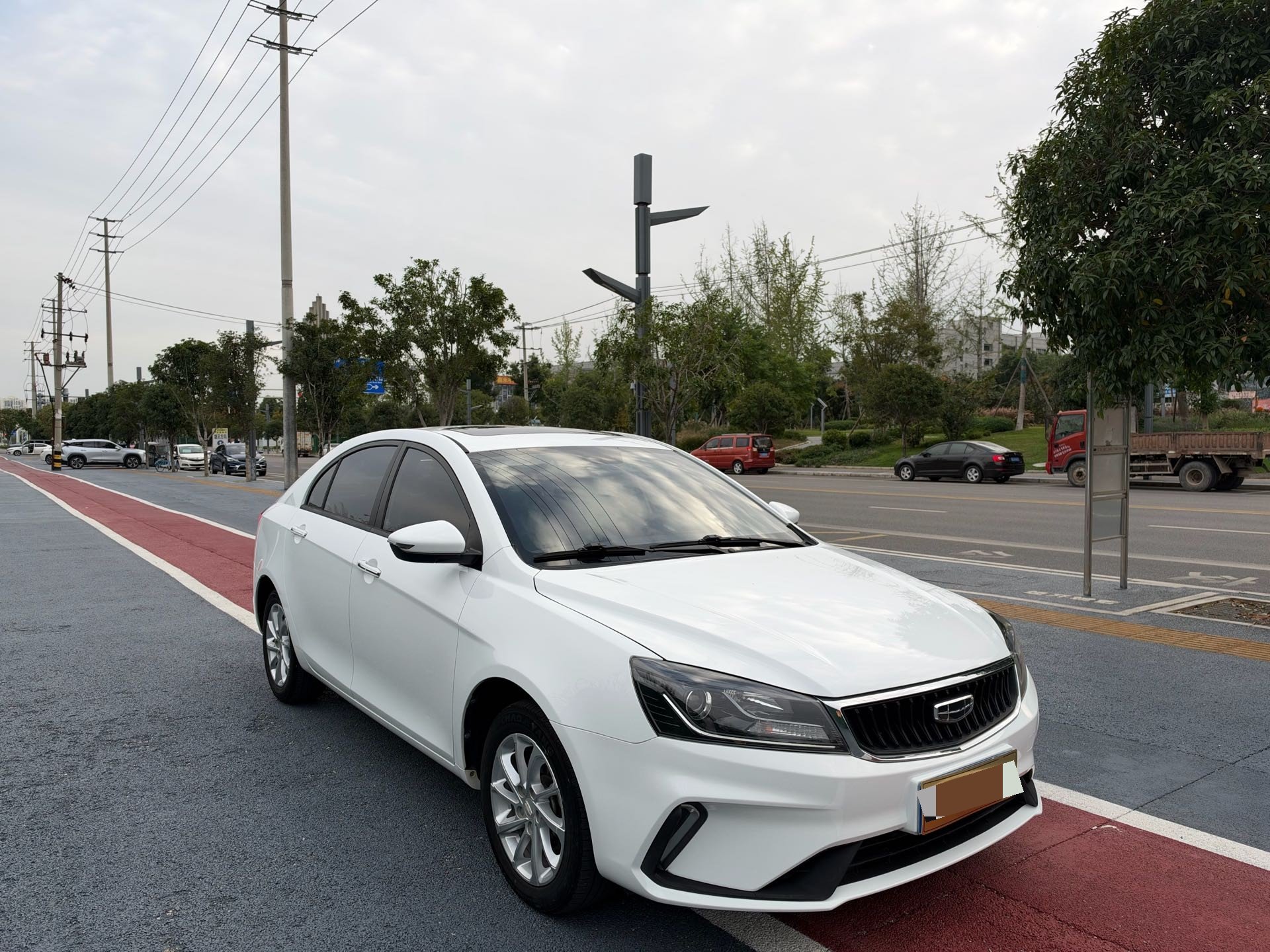 GEELY Emgrand 2021 car image #2
