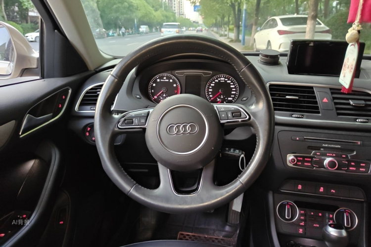 Audi Q3 2019 #12 Audi Q3 2019 car image #12