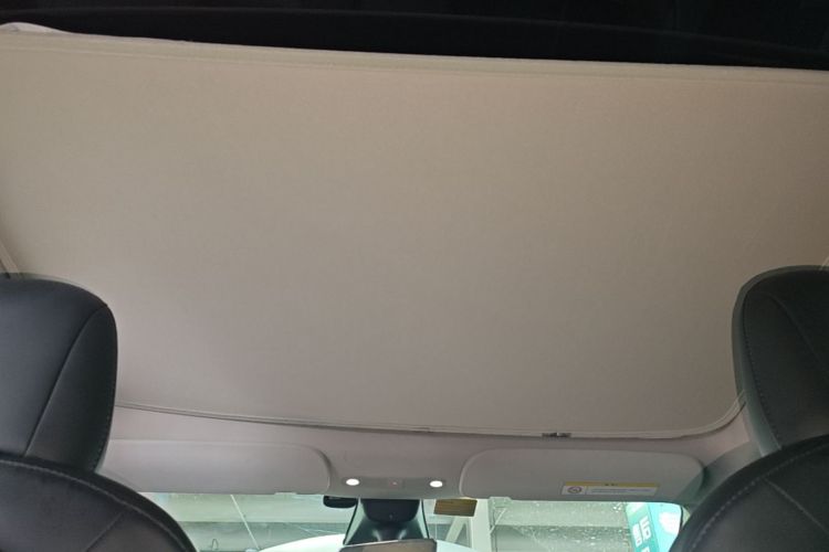 Tesla Model Y 2022 immagine di auto #18