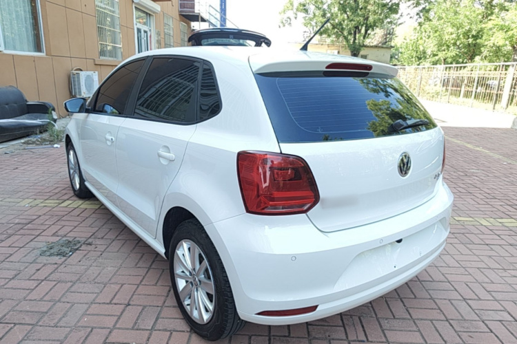 Volkswagen Polo 2016 car image #5