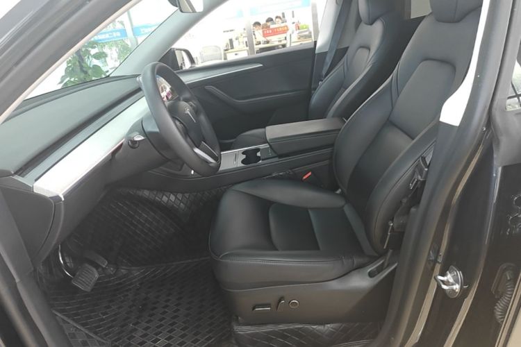 Tesla Model Y 2024 car image #15