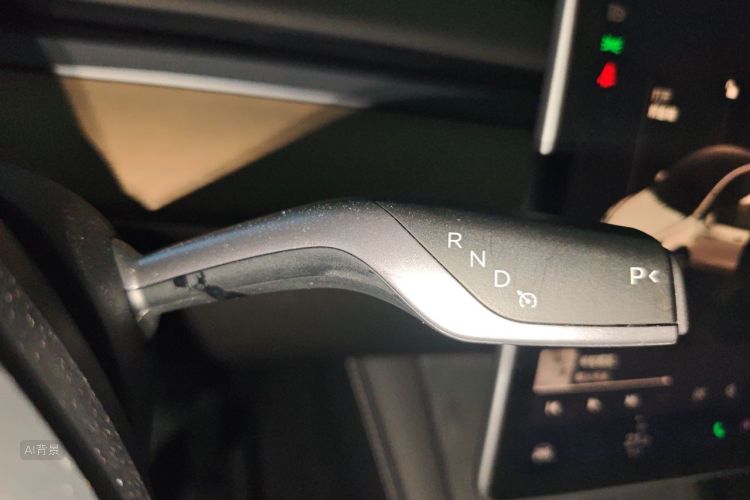 Tesla Model Y 2023 #16 Tesla Model Y 2023 car image #16