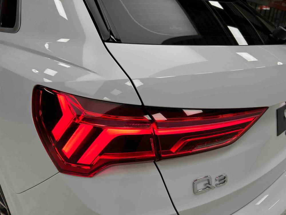 Audi Q3 2022 car image #8