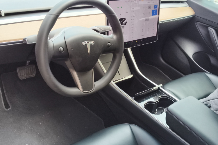 Tesla Model 3 2020 car image #10