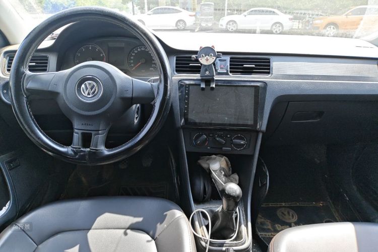 Volkswagen Santana 2015 car image #11