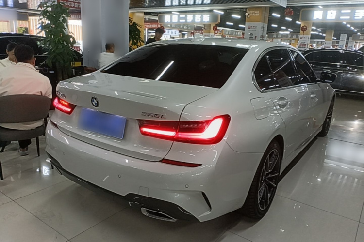 BMW 3 Series 2021 car image #5