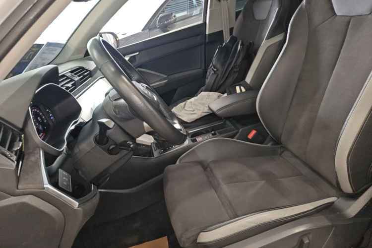 Audi Q3 2019 car image #15