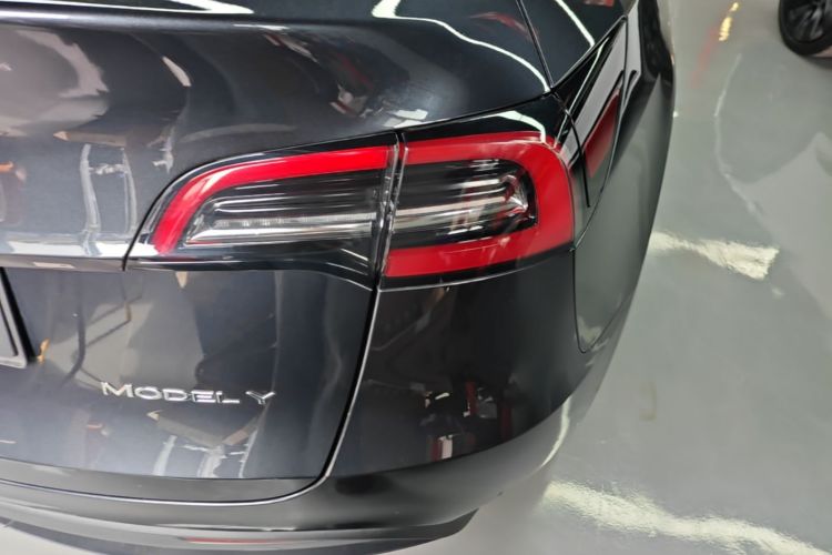Tesla Model Y 2024 car image #8