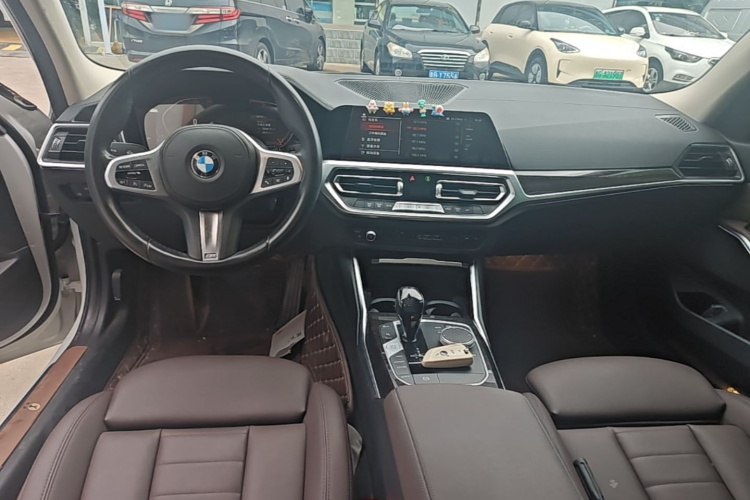BMW 3 Series 2021 car image #11