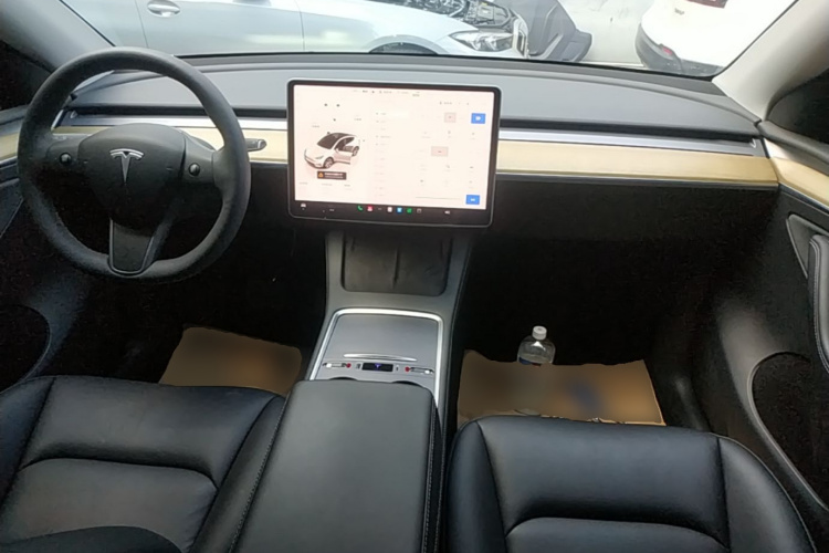 Tesla Model Y 2023 #10 Tesla Model Y 2023 car image #10
