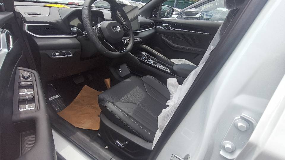 GEELY Coolray 2026 car image #7