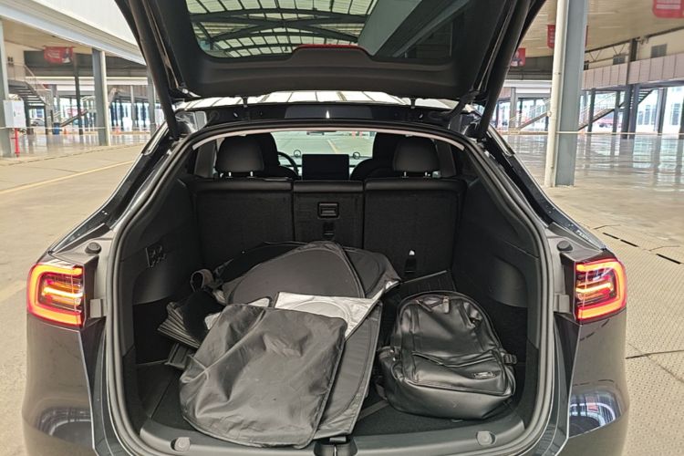 Tesla Model Y 2024 #19 Tesla Model Y 2024 car image #19