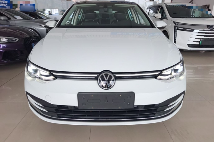 Volkswagen Golf 2024 car image #3