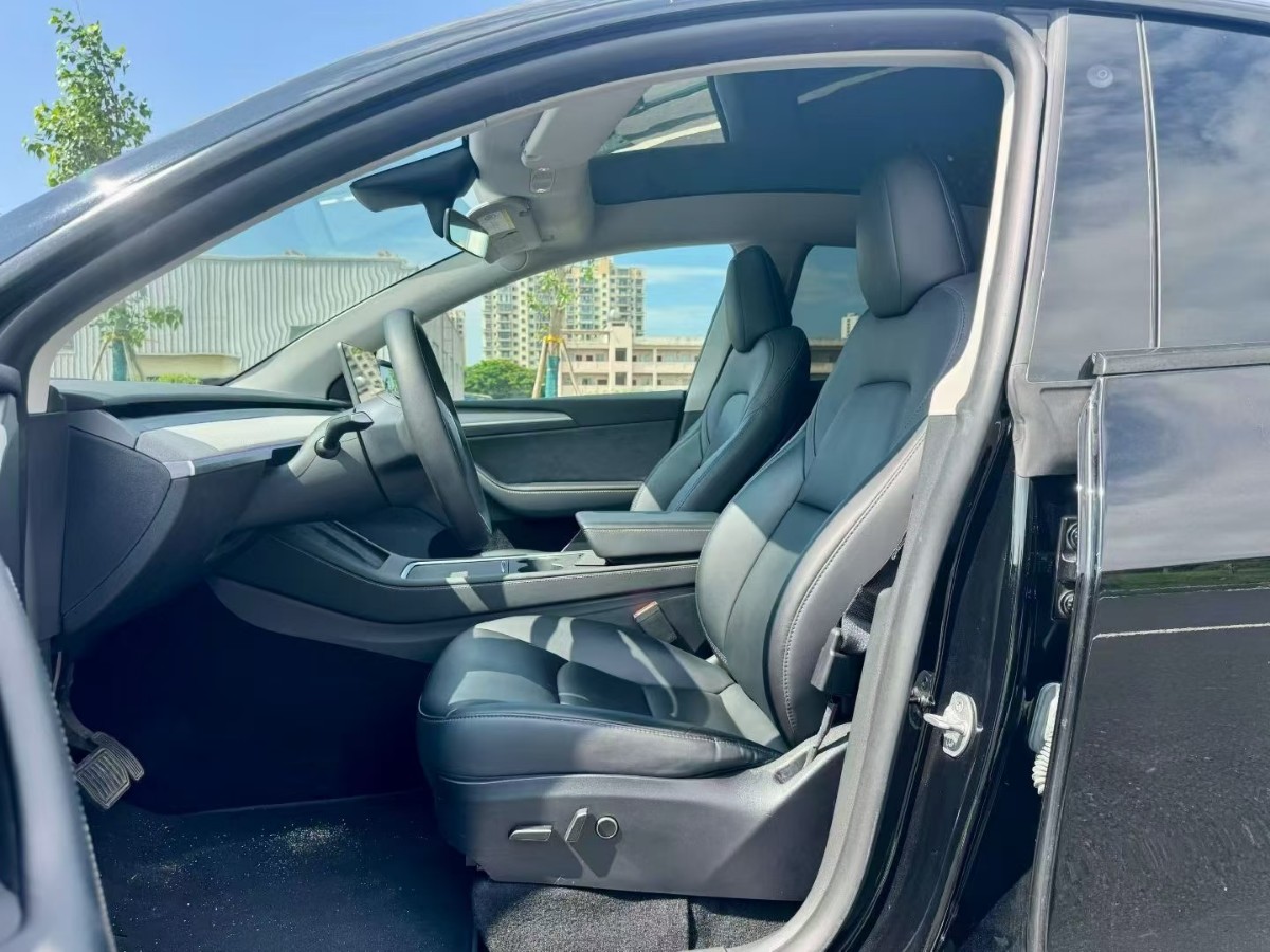 Tesla Model Y 2024 #4 Tesla Model Y 2024 car image #4