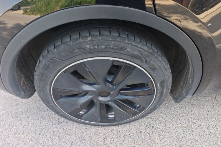 Tesla Model Y 2022 car image #10
