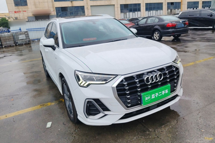 Audi Q3 2021 car image #4