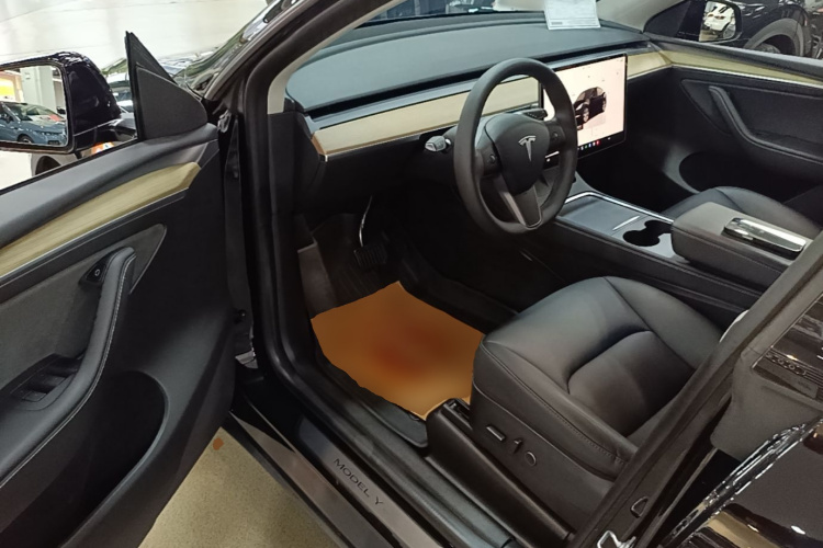 Tesla Model Y 2023 #16 Tesla Model Y 2023 car image #16
