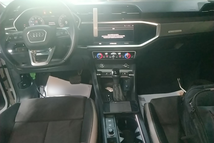 Audi Q3 2022 car image #10