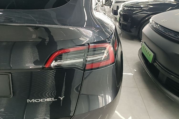 Tesla Model Y 2024 car image #8