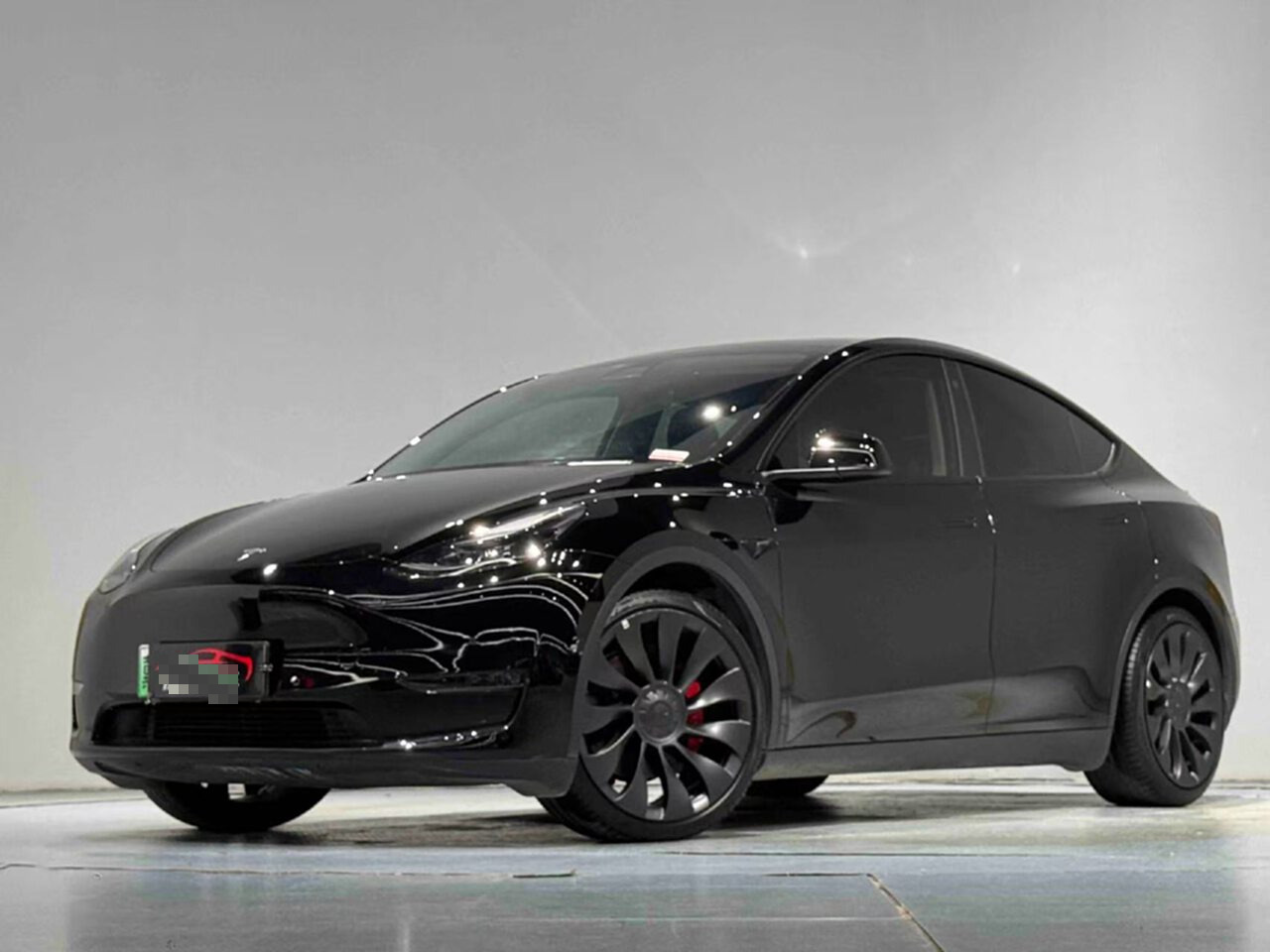 Tesla Model Y 2023 car image #2