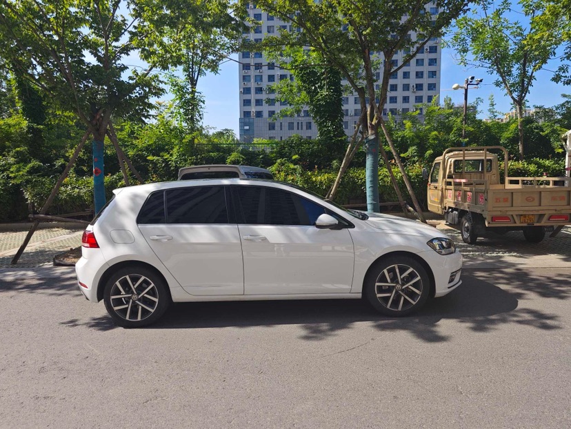 Volkswagen Golf 2020 car image #4
