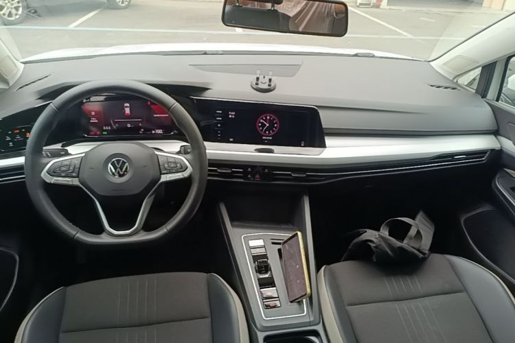Volkswagen Golf 2024 car image #10